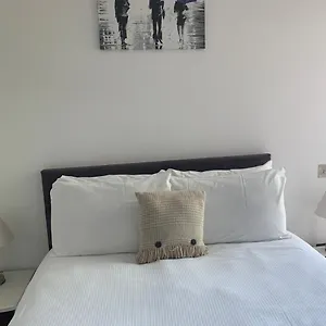 Quartermile 1 Bedroom - With Free Parking Included Edinburgh