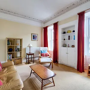 Guestready - Castle View On Quiet Street Edinburgh