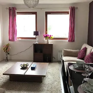 Beautiful Self-catering 2 Bed With Free Parking 10 Minutes To Centre Edinburgh